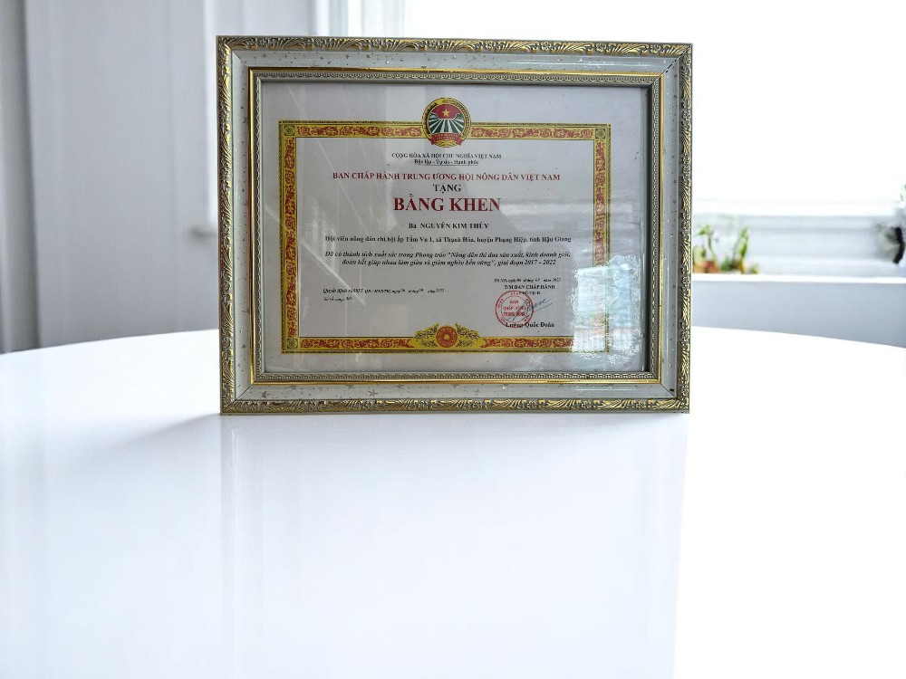 Bằng Khen Do Trung Ương Khen Thưởng